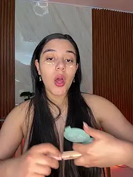 Snapshot of floriamANDjazmin chatting on May 2, 2026, 7:19 pm floriamANDjazmin online show from May 2, 2026, 7:19 pm