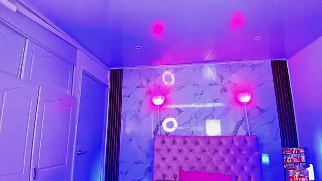 Snapshot of AuroraDiaz chatting on December 22, 2025, 7:25 pm AuroraDiaz online show from December 22, 2025, 7:25 pm