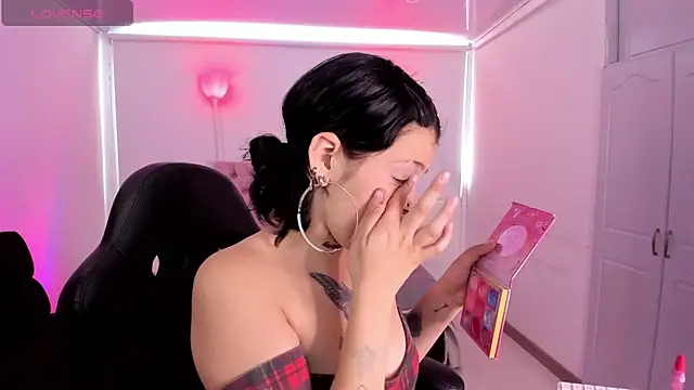 AuroraDiaz online show from October 1, 2025, 7:40 pm