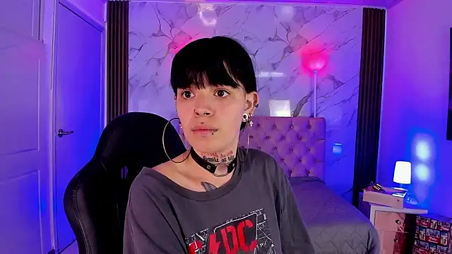 Snapshot of AuroraDiaz chatting on December 19, 2025, 7:27 pm AuroraDiaz online show from December 19, 2025, 7:27 pm