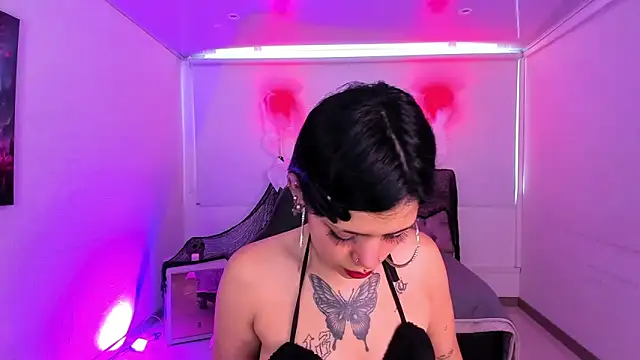 AuroraDiaz online show from October 24, 2025, 7:24 pm