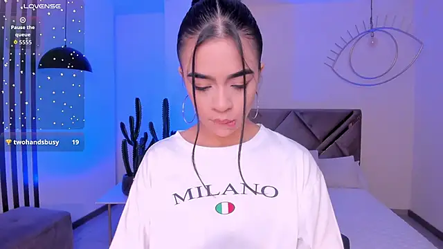 Snapshot of AlanaCraft chatting on November 11, 2025, 12:33 pm AlanaCraft online show from November 11, 2025, 12:33 pm