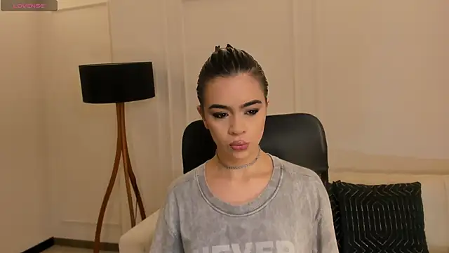 Snapshot of AlanaCraft chatting on October 18, 2025, 12:18 pm AlanaCraft online show from October 18, 2025, 12:18 pm