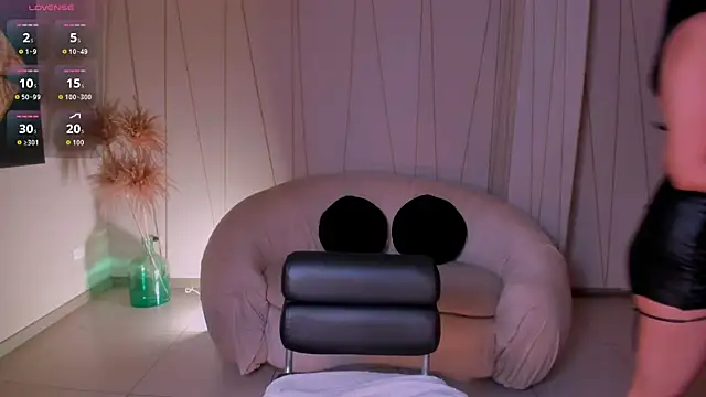 MaddisonLowe online show from September 10, 2025, 4:22 am