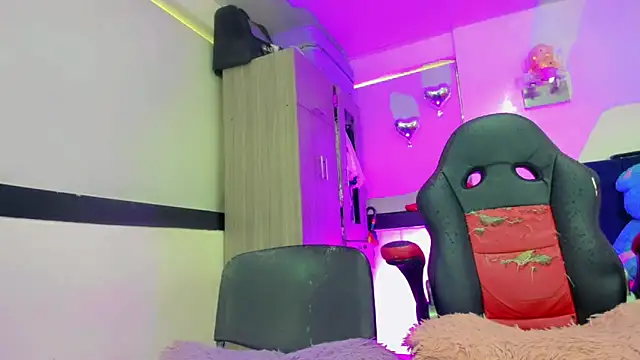 Hellen moons   online show from March 28, 2026, 7:04 pm