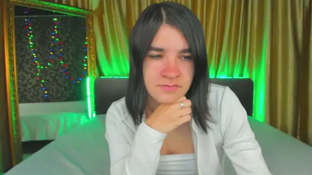 Snapshot of _Polly_Love_ chatting on October 2, 2025, 6:06 am Polly Love online show from October 2, 2025, 6:06 am