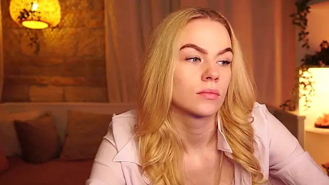 Snapshot of sn0w_barbie chatting on November 4, 2025, 9:35 am sn0w barbie online show from November 4, 2025, 9:35 am