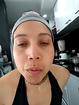 KimPielCanela online show from October 21, 2025, 4:50 pm