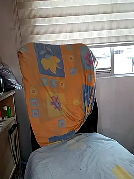 KimPielCanela online show from November 9, 2025, 8:24 pm