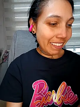 KimPielCanela online show from October 14, 2025, 9:25 pm