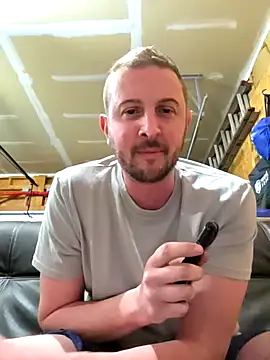 Snapshot of MrMechanic38 chatting on February 13, 2026, 1:27 am MrMechanic38 online show from February 13, 2026, 1:27 am