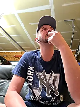 Snapshot of MrMechanic38 chatting on March 1, 2026, 7:47 pm MrMechanic38 online show from March 1, 2026, 7:47 pm