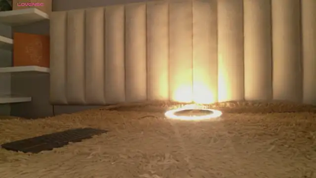 Megan mooree  online show from April 16, 2026, 12:39 pm