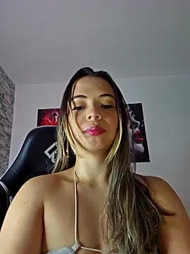 Snapshot of Antonella2_m chatting on September 15, 2025, 5:02 pm Antonella2 m online show from September 15, 2025, 5:02 pm