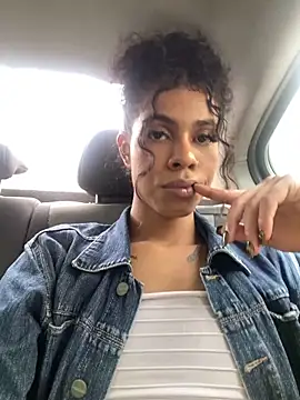 bloom444 online show from November 8, 2025, 8:45 pm