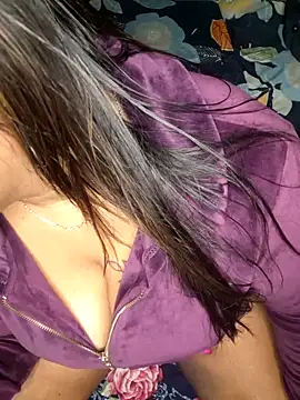 Snapshot of IndieSM chatting on December 21, 2025, 7:59 pm IndieSM online show from December 21, 2025, 7:59 pm