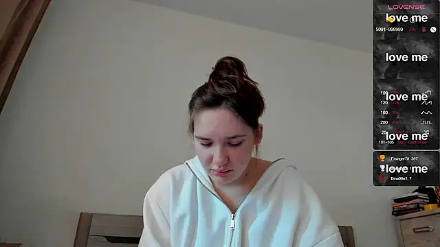 Holly Molii online show from February 18, 2025, 8:16 am