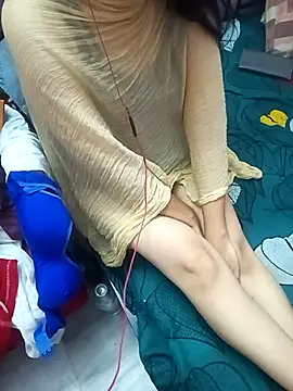 Snapshot of yourtamilcouple chatting on February 9, 2026, 4:49 pm yourtamilcouple online show from February 9, 2026, 4:49 pm