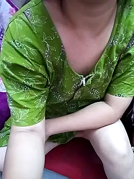 Snapshot of yourtamilcouple chatting on February 18, 2026, 6:11 am yourtamilcouple online show from February 18, 2026, 6:11 am