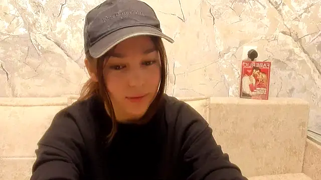Snapshot of LunaXmii chatting on April 23, 2026, 12:17 am LunaXmii online show from April 23, 2026, 12:17 am