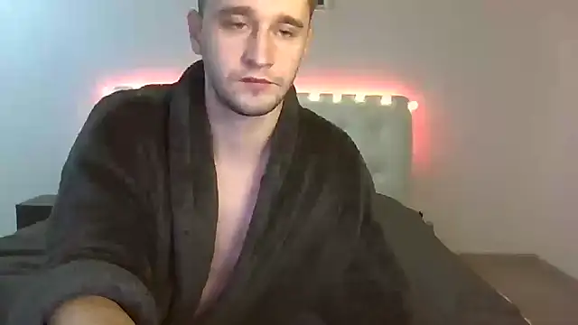 Snapshot of Frank07021 chatting on December 10, 2024, 10:37 pm Frank07021 online show from December 10, 2024, 10:37 pm