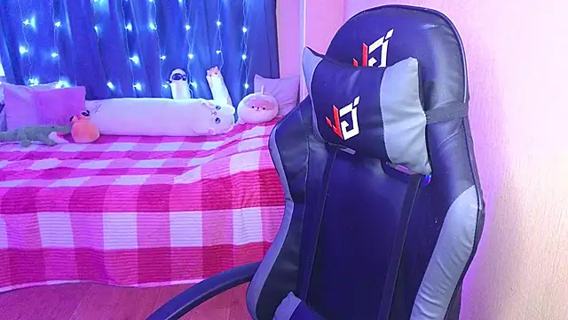 Snapshot of doll_barbieee chatting on February 21, 2025, 1:00 pm doll barbieee online show from February 21, 2025, 1:00 pm