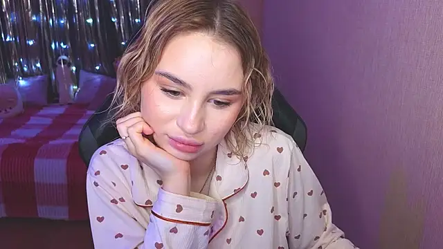 Snapshot of doll_barbieee chatting on February 5, 2025, 8:35 pm doll barbieee online show from February 5, 2025, 8:35 pm