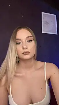 Snapshot of Alisa_Rise chatting on May 6, 2026, 7:29 pm Alisa Rise online show from May 6, 2026, 7:29 pm