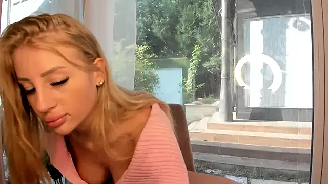 Snapshot of Mia__Milan chatting on October 22, 2025, 8:14 am Mia Milan online show from October 22, 2025, 8:14 am