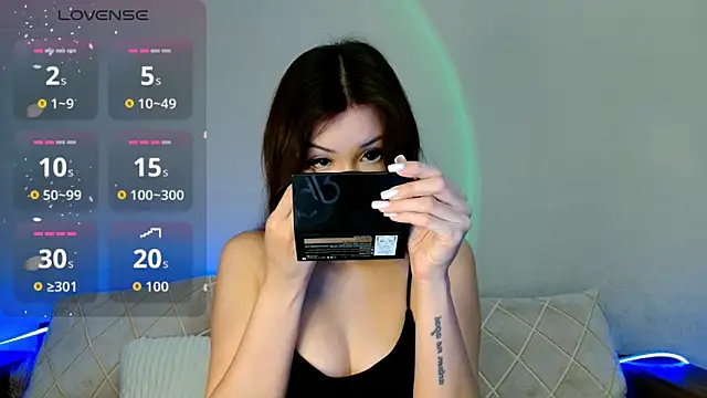 Min Jee  online show from October 26, 2025, 3:07 am