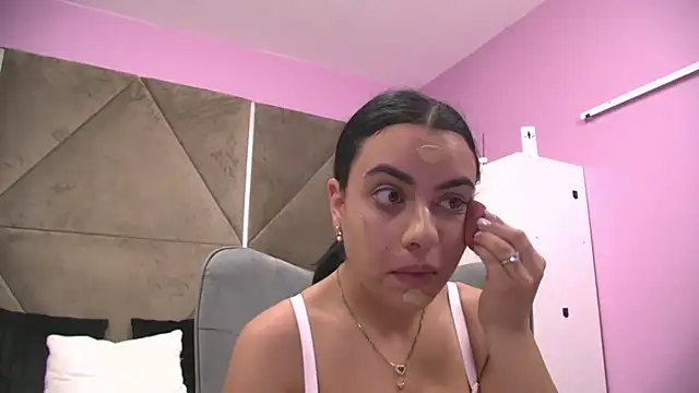 ElyzaIbarra online show from November 14, 2025, 5:33 am