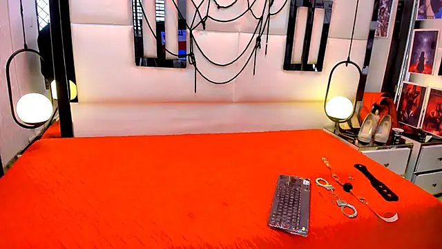 alixxon1 online show from September 19, 2025, 2:43 pm