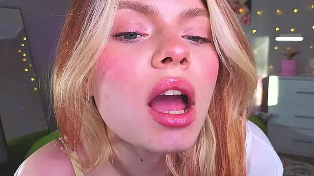 Red  Candy online show from May 27, 2026, 3:52 pm