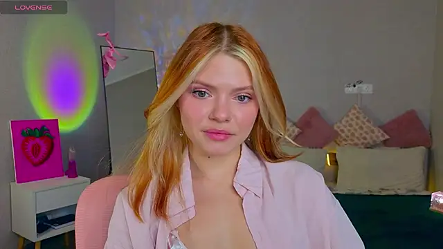 Red  Candy online show from November 23, 2025, 11:09 am