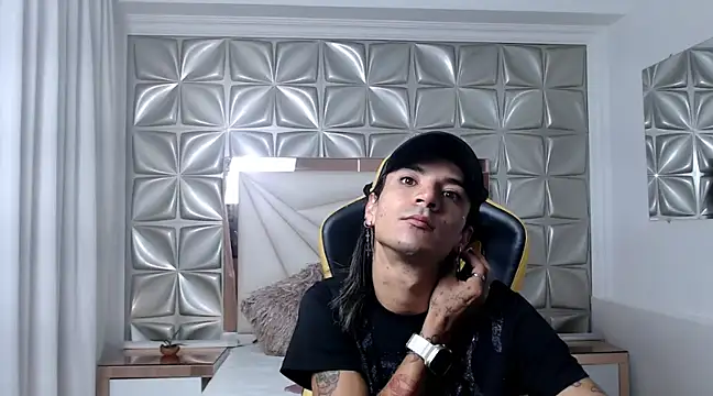 Snapshot of georgie_latin99 chatting on February 23, 2025, 1:32 pm georgie latin99 online show from February 23, 2025, 1:32 pm