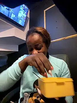 Snapshot of BrianaBrownn chatting on October 14, 2025, 12:06 pm BrianaBrownn online show from October 14, 2025, 12:06 pm