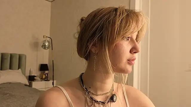 Snapshot of bonnyfloweer chatting on May 17, 2026, 6:41 pm bonnyfloweer online show from May 17, 2026, 6:41 pm