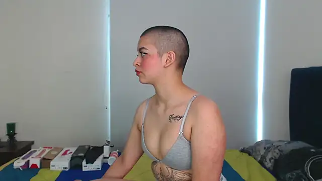 Snapshot of Bitsy_Messy chatting on February 18, 2025, 1:11 pm Bitsy Messy online show from February 18, 2025, 1:11 pm