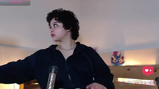 Snapshot of Bitsy_Messy chatting on October 17, 2025, 8:43 pm Bitsy Messy online show from October 17, 2025, 8:43 pm
