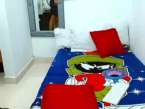 Velk hot online show from November 12, 2025, 10:35 pm