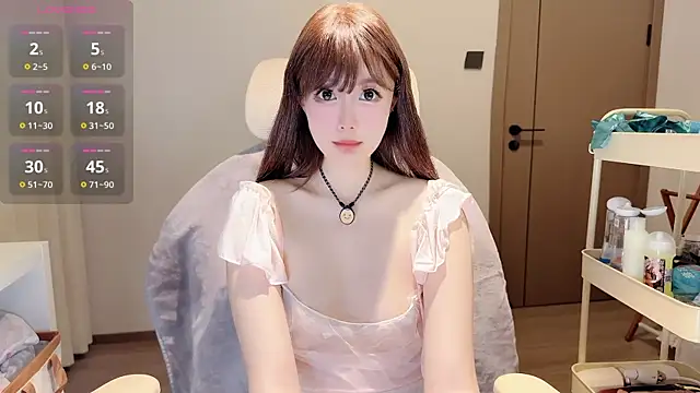 Snapshot of eveminii chatting on July 28, 2026, 10:45 am eveminii online show from July 28, 2026, 10:45 am