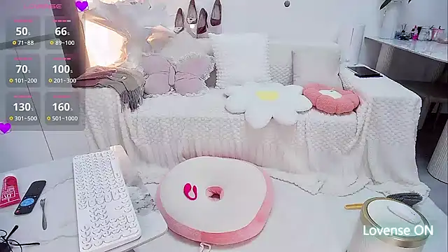 Snapshot of Feifei-cn chatting on November 17, 2025, 1:26 pm Feifei-cn online show from November 17, 2025, 1:26 pm