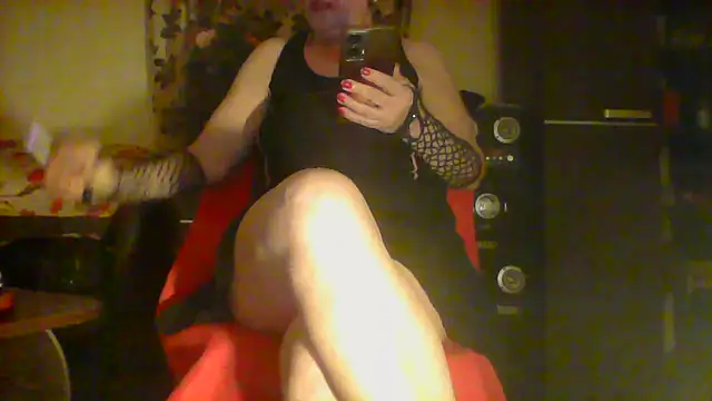 Snapshot of Ely_Elenita chatting on April 28, 2026, 9:30 pm Ely Elenita online show from April 28, 2026, 9:30 pm