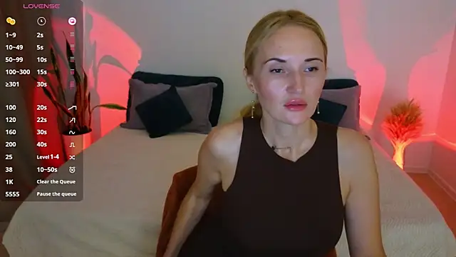 AlisssaRose online show from October 8, 2025, 9:15 pm