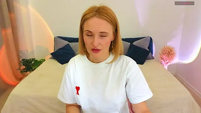 AlisssaRose online show from April 8, 2026, 9:38 pm