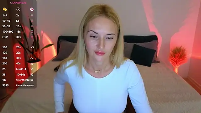 AlisssaRose online show from October 3, 2025, 9:27 pm