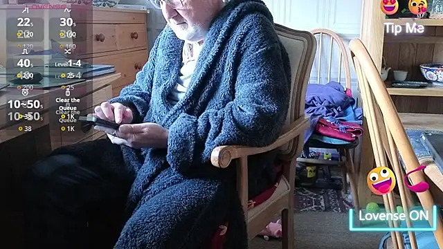 Adamdaddybear online show from September 22, 2025, 7:36 am