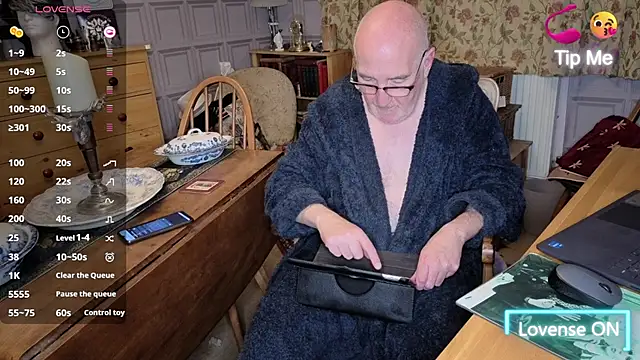 Adamdaddybear online show from November 1, 2025, 9:08 pm