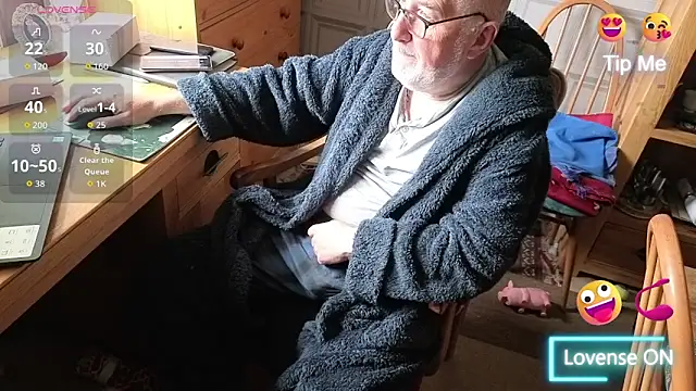 Adamdaddybear online show from September 14, 2025, 8:48 am