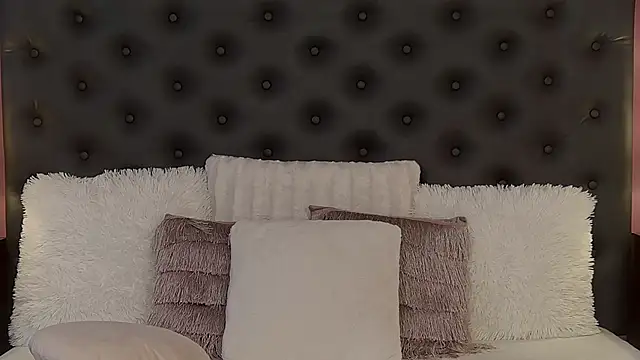 JaquelineM online show from February 27, 2026, 6:02 am